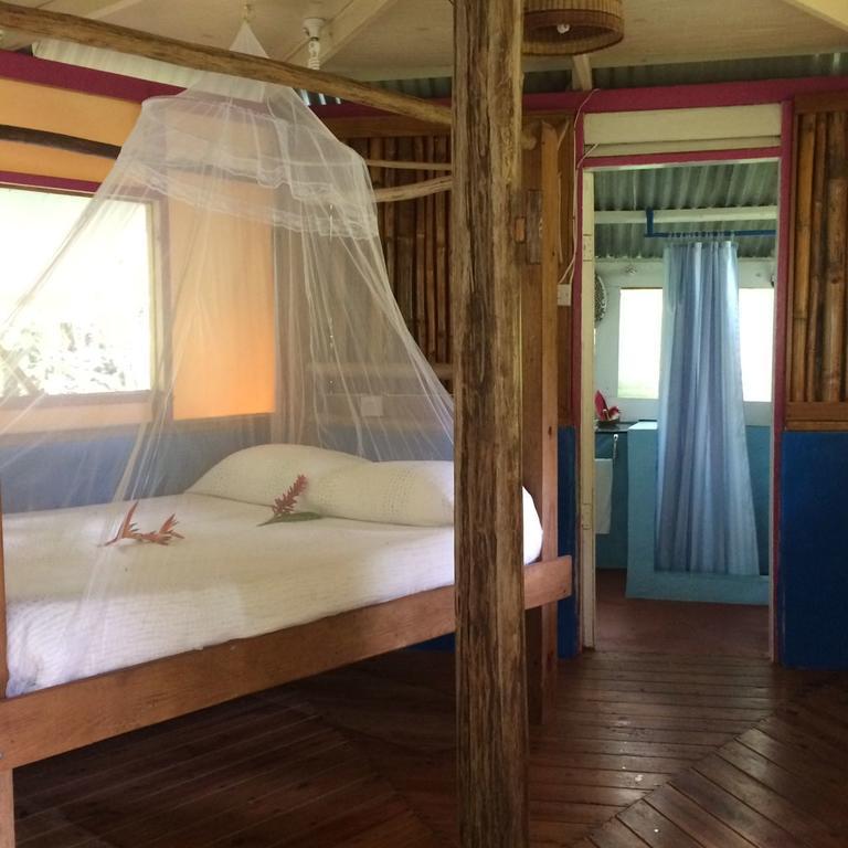 Roots Jungle Retreat Villa Marigot Eksteriør billede